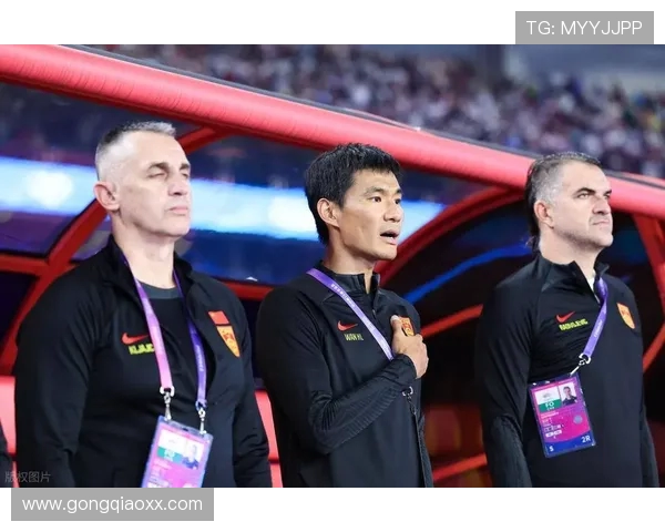 国足新帅团队揭晓：郑智陈涛缺席，万厚良担纲中方助教