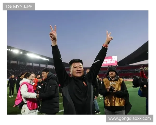 足球与舞蹈的完美碰撞！辽宁铁人啦啦队丝滑转场视频引爆社媒(1)